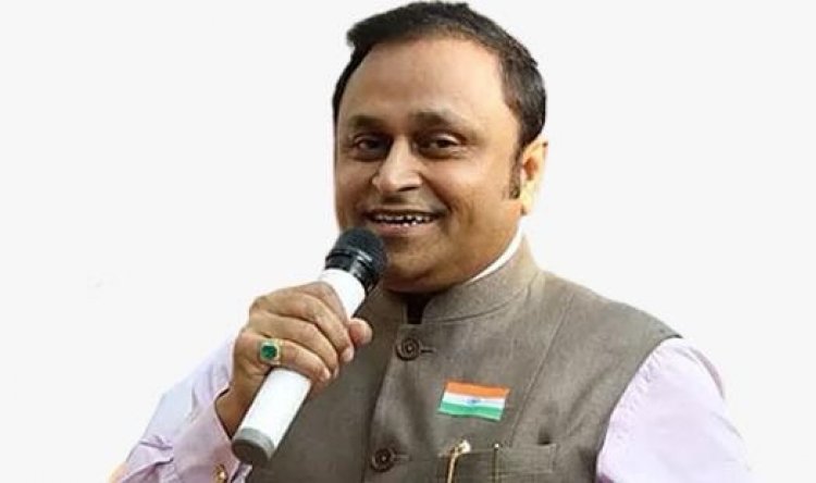 Dr Padmakar K Nandekar of Cuffe Parade Resident Association meets Aditya Thackeray to Discuss Water & Traffic Management Issues.